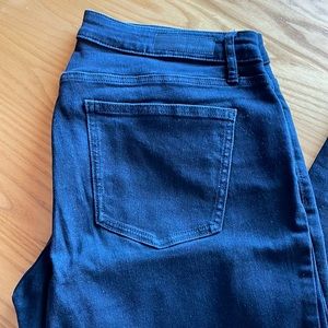 Calvin Klein women’s black Ultimate Skinny Jean, size 14 x 32